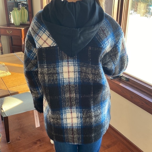 Aqua navy and black plaid Shacket with detachable hood. Size XL. NWT - Picture 5 of 5